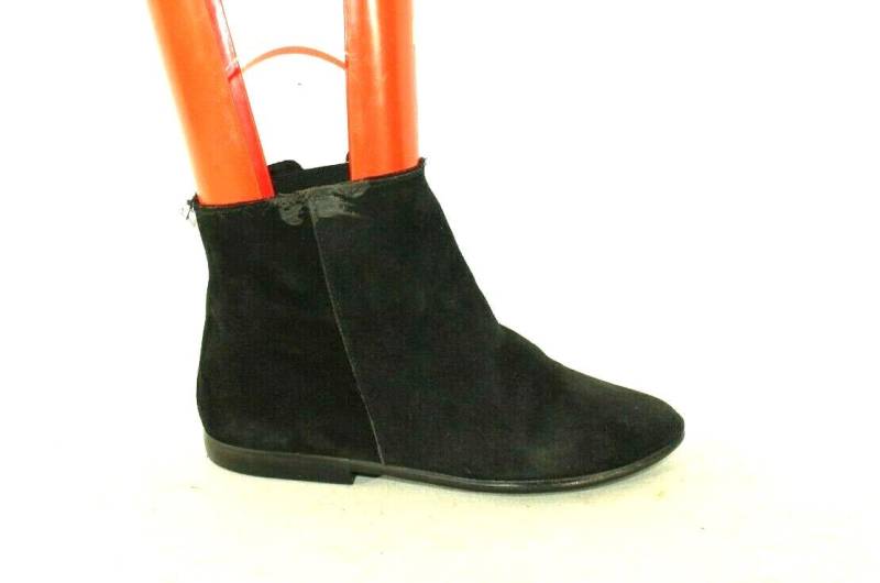 Vintage Damen Schwarzes Wildleder Pull-On Spitze Ankle Boots Größe 3/36 von neringasvintageshop