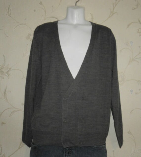 Vintage Grau Acryl Neue Look Doppel Knopf V Neck Top Strickwaren Pullover Cardigan Größe L von neringasvintageshop