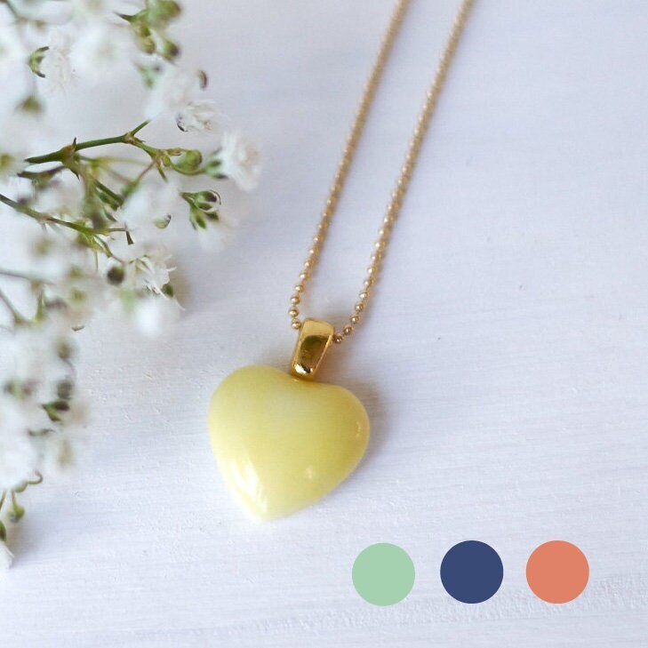 Porzellananhänger Herz An Goldkette in Königsblau, Mintgrün, Koralle Und Zitronengelb von nerosmanufaktur