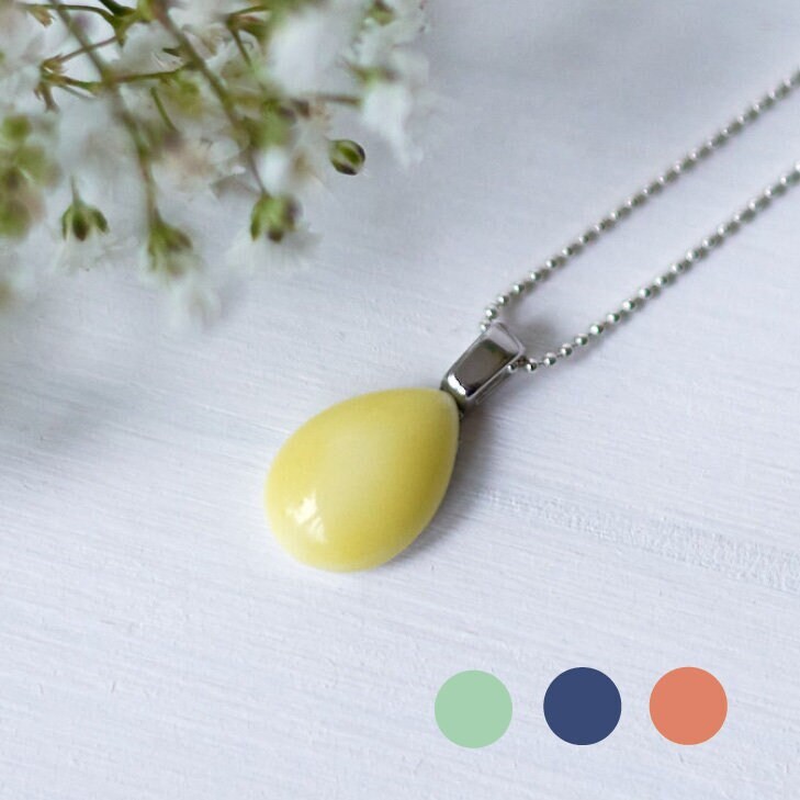Silberne Porzellankette in Tropfenform Mintgrün, Koralle, Königsblau Und Zitronengelb von nerosmanufaktur
