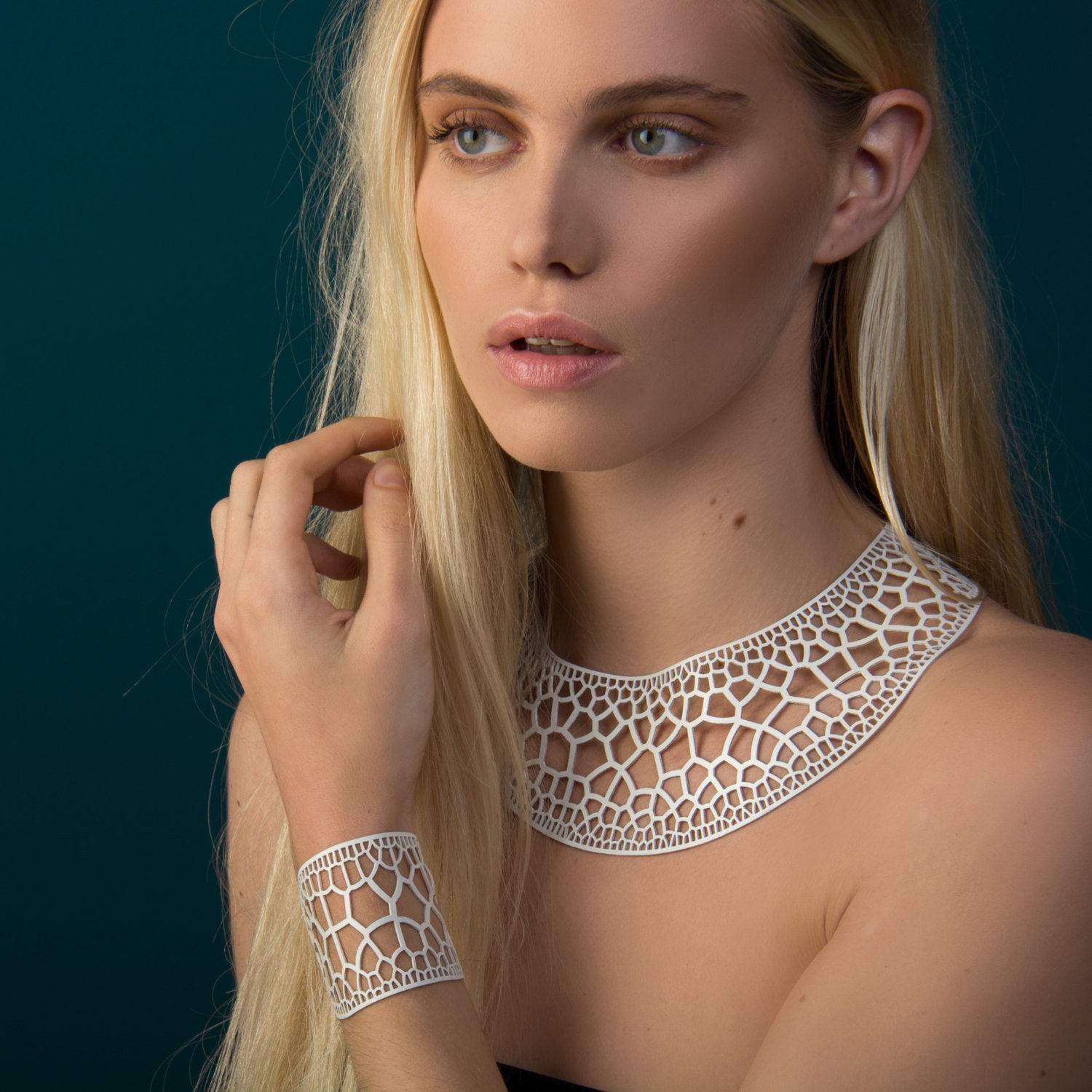 Blumenkrone Armband | Lasergeschnittenes Schmuckgummi Corollaria-Kollektion Blumenkrone Armband | Lasergeschnittenes Schmuckgummi Corollaria-Kollektion von nervoussystem