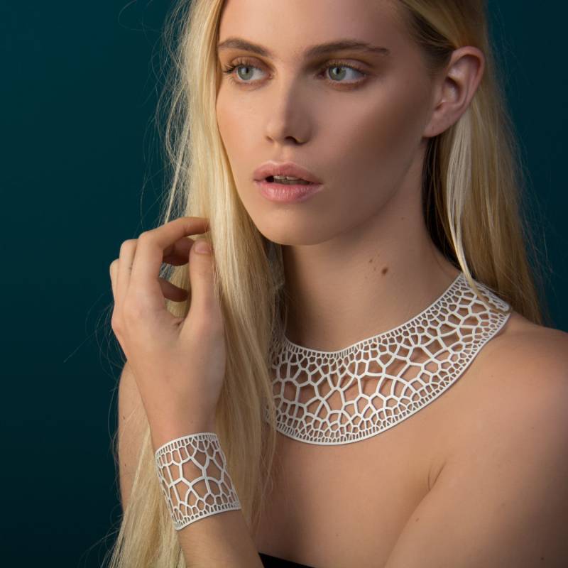 Laser Cut Rubber Statement Halskette Corollaria Kollektion Laser Cut Rubber Statement Halskette Corollaria Kollektion von nervoussystem