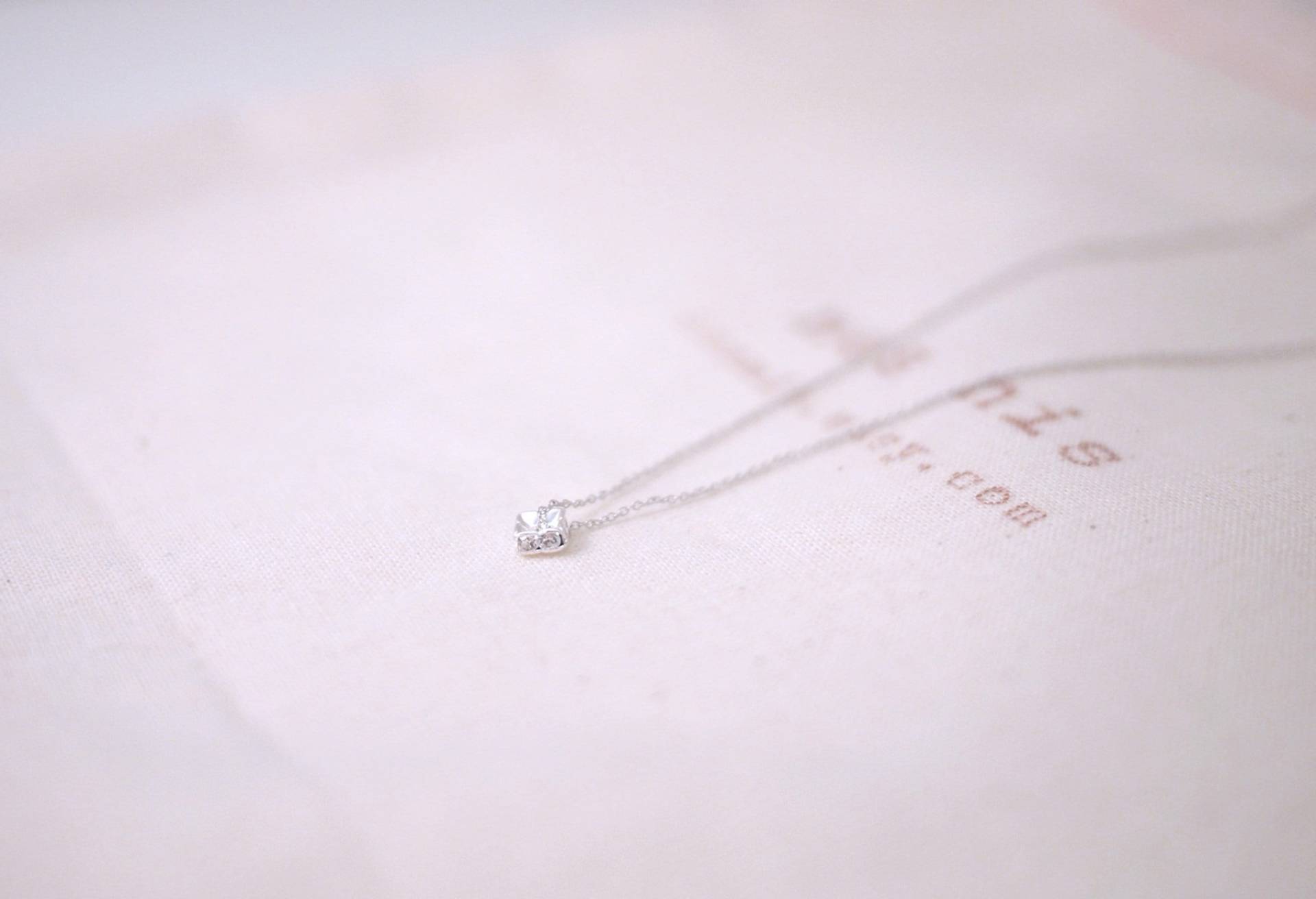 Zarte Silberkette Mit Beadelle Versilberter Squaredelle Kristall Halskette Zarte Silberkette Mit Beadelle Versilberter Squaredelle Kristall Halskette von nesnis
