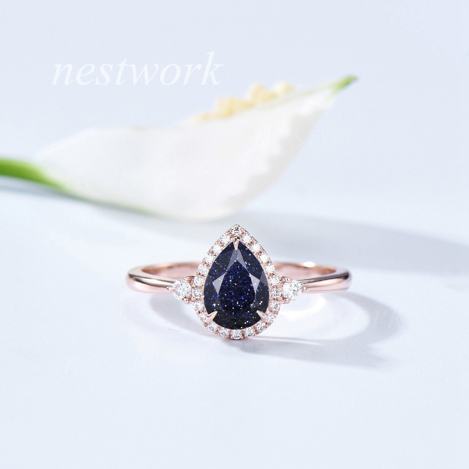 Blauer Sandstein Ring Gold Pear Shaped Blue Sandstone Verlobungsring Halo Unikat Roségold Frauen Diamant Versprechen Ehering von nestwork