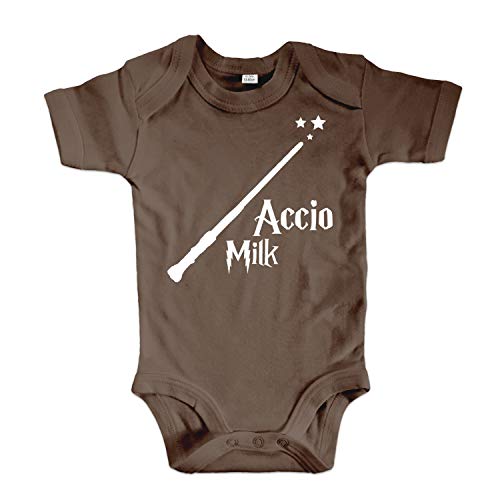 net-shirts Organic Baby Body mit Accio Milk Aufdruck Spruch Motiv süß Cute Strampler aus Bio-Baumwolle Inspired by Harry Potter, Größe 0-3 Monate, Mokka von net-shirts