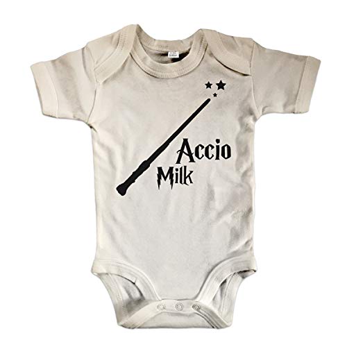 net-shirts Organic Baby Body mit Accio Milk Aufdruck Spruch Motiv süß Cute Strampler aus Bio-Baumwolle Inspired by Harry Potter, Größe 3-6 Monate, Weiss von net-shirts