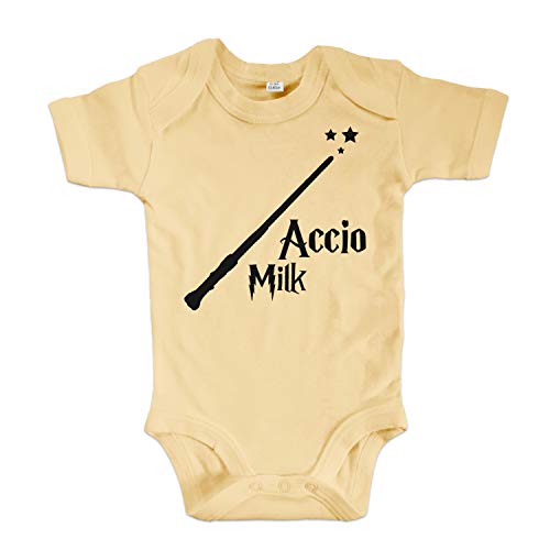 net-shirts Organic Baby Body mit Accio Milk Aufdruck Spruch Motiv süß Cute Strampler aus Bio-Baumwolle Inspired by Harry Potter, Größe 3-6 Monate, Yellow von net-shirts