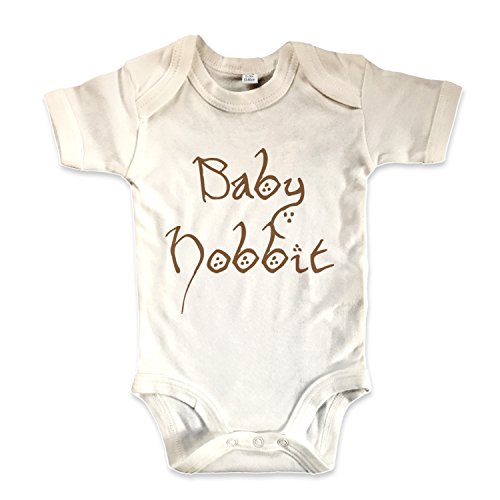 net-shirts Organic Baby Body mit Baby Hobbit Aufdruck Spruch lustig Strampler Babybekleidung aus Bio-Baumwolle mit Zertifikat Inspired by Herr der Ringe, Größe 0-3 Monate, Natur von net-shirts