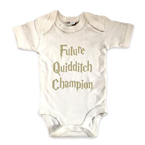 net-shirts Organic Baby Body mit Future Quidditch Champion Aufdruck Spruch lustig Strampler Babybekleidung aus Bio-Baumwolle mit Zertifikat Inspired by Harry Potter, Größe 0-3 Monate, Natur von net-shirts