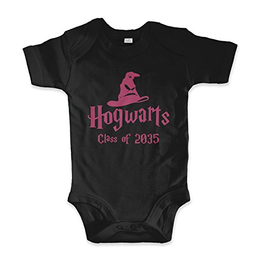 net-shirts Organic Baby Body mit Hogwarts Class of 2035 Aufdruck Spruch lustig Strampler Babybekleidung aus Bio-Baumwolle mit Zertifikat Inspired by Harry Potter, Größe 0-3 Monate, Schwarz von net-shirts