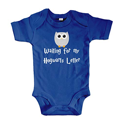 net-shirts Organic Baby Body mit Hogwarts Letter Aufdruck Spruch Motiv süß Cute Strampler aus Bio-Baumwolle Inspired by Harry Potter, Größe 3-6 Monate, blau von net-shirts