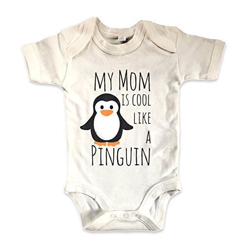 net-shirts Organic Baby Body mit My Mom is cool Like a Pinguin Baby Aufdruck Spruch lustig Strampler Babybekleidung aus Bio-Baumwolle, Größe 3-6 Monate, Natur von net-shirts