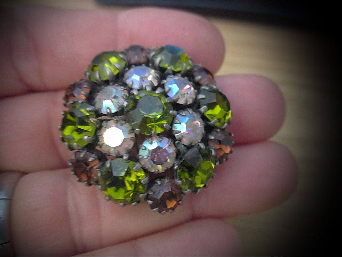 Estate Auffällige Irisierende Strass Brosche in Grün, Rosa Und Violett - Circa 1960Er Jahre von netanela98