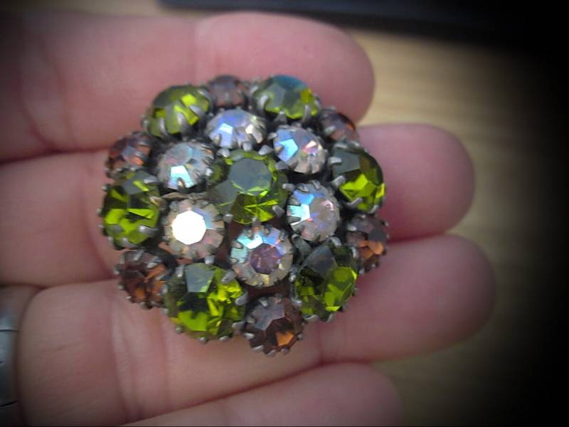 Estate Auffällige Irisierende Strass Brosche in Grün, Rosa Und Violett - Circa 1960Er Jahre von netanela98