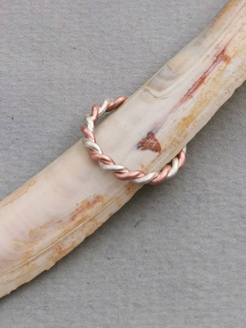 Gekordelter Kupfer-Silberring von netteschmuck