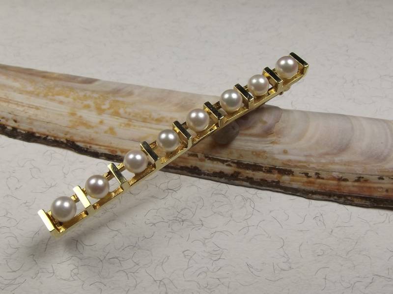Anstecknadel Aus Gold Mit Perlen Anstecknadel Aus Gold Mit Perlen von nettesnippes