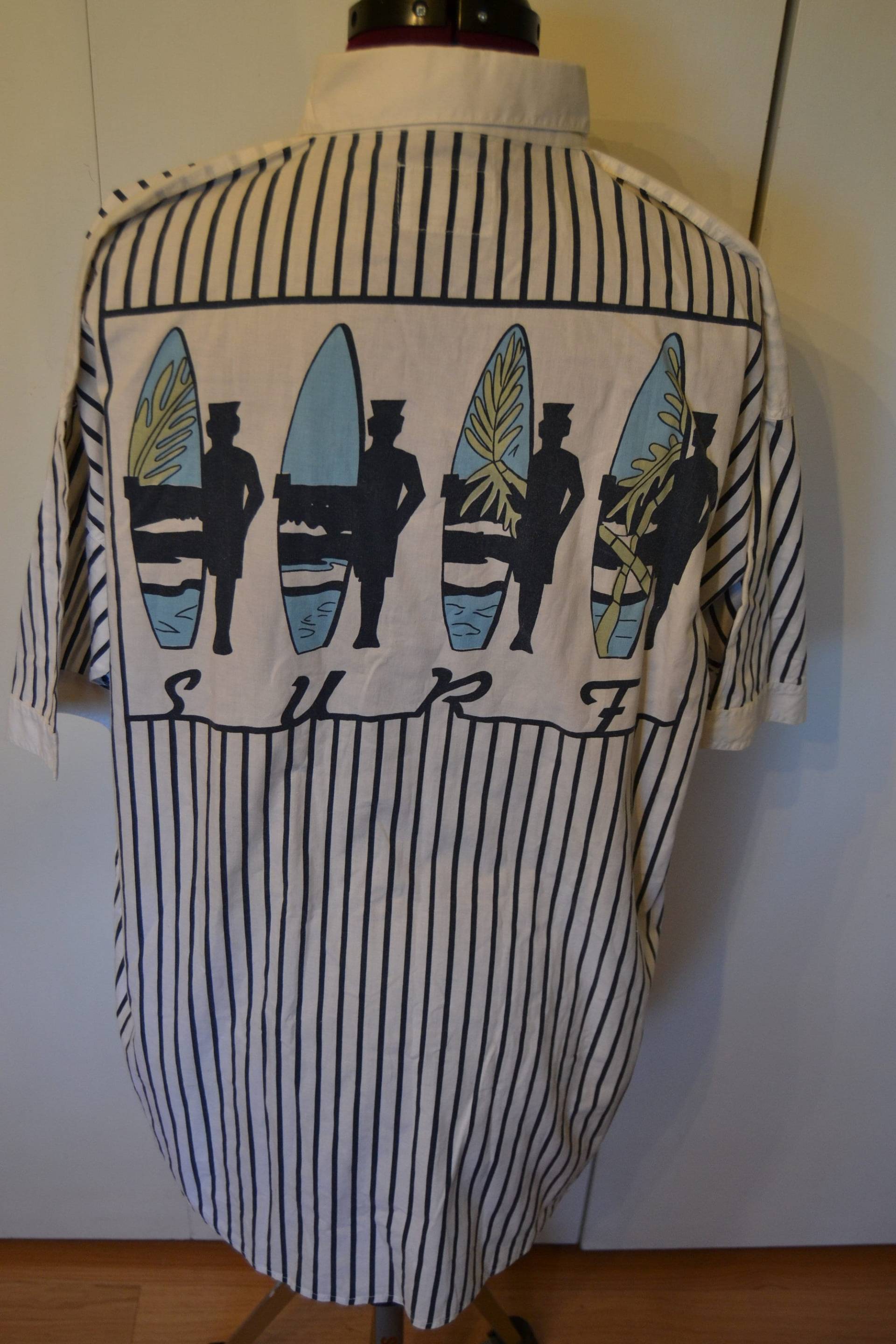 Jahrgang Nadelstreifen Surf Kurzarm Zuknöpfen von neverlandvintageco