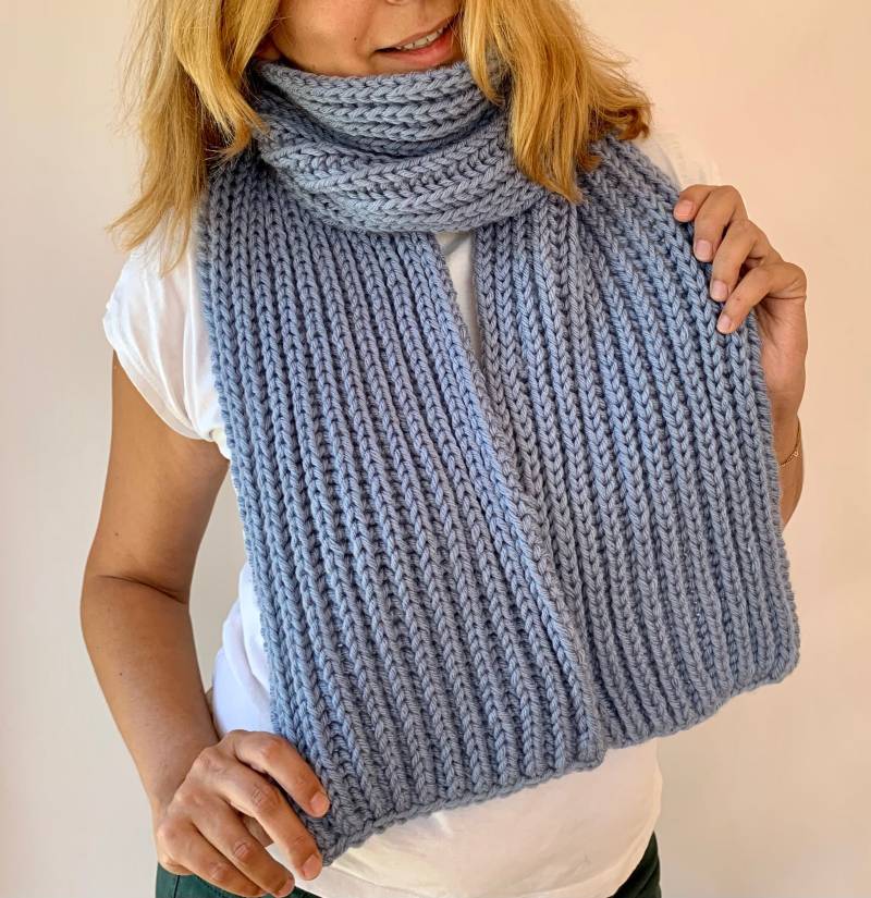 Black Friday Sale, Denim Blauer Hand Gestrickter Schal, Grobstrick Schal in Blau, Frauen Handgemachter Schal von nevita