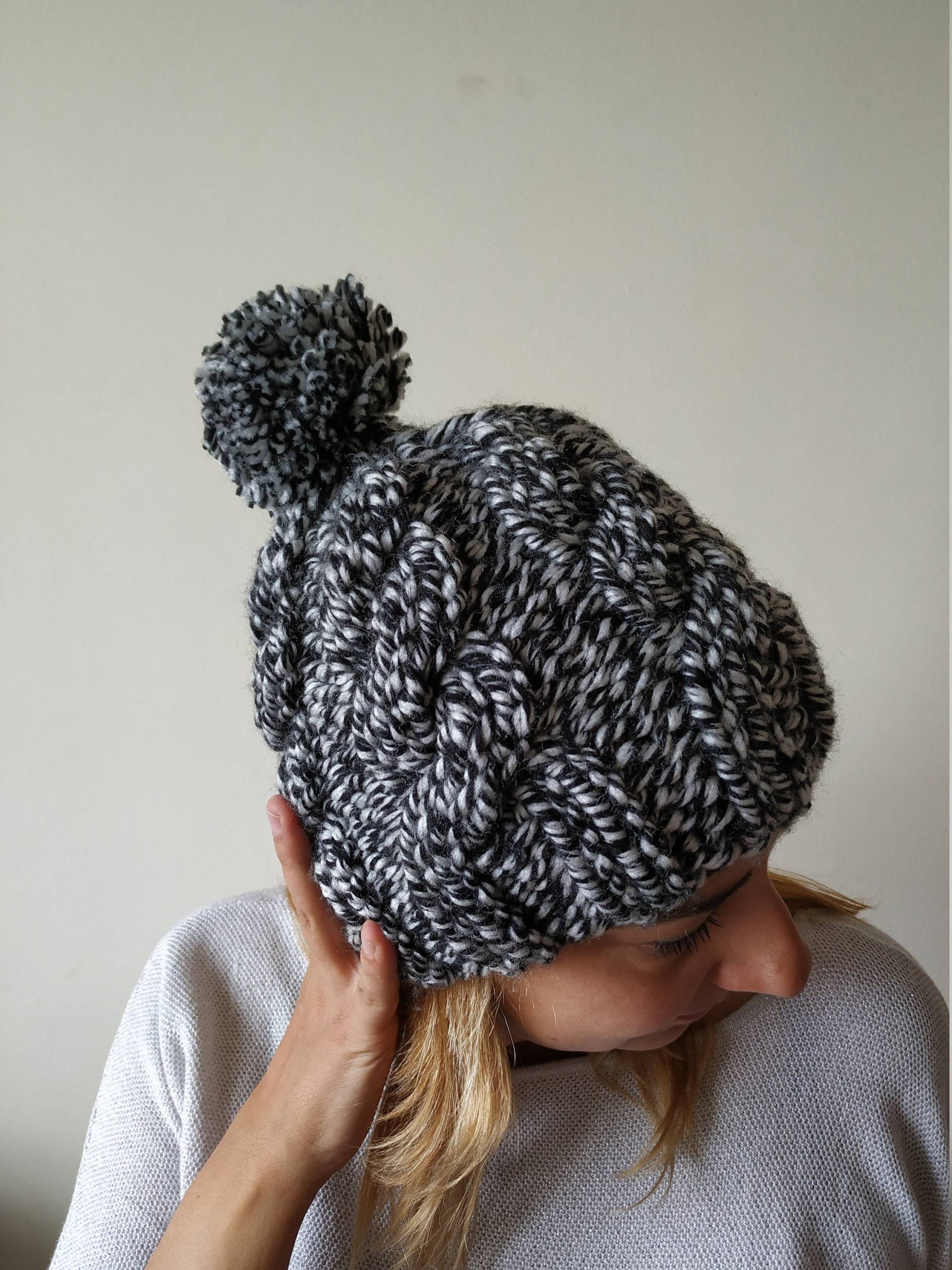 Cyber Monday Sale Handgestrickte Grobstrick Pom Mütze, Schwarze Und Weisse Merino Wolle von nevita