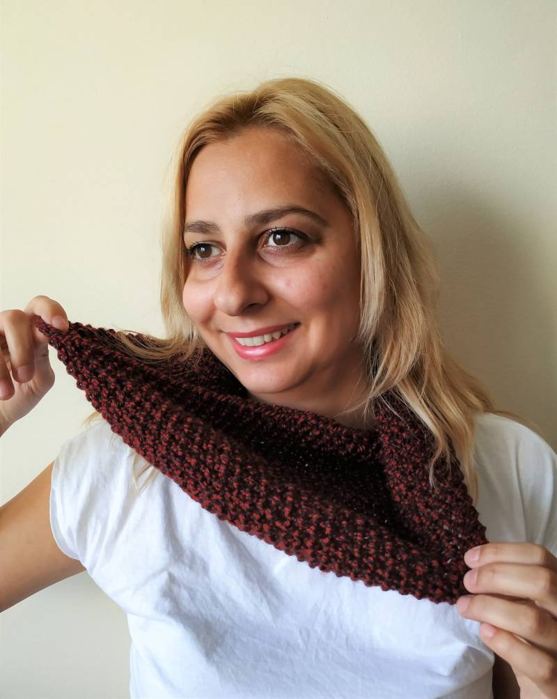 Cyber Monday Sale Winter Handgestrickt Schlauchschal in Rot Und Schwarz, Bereit Für Den Versand von nevita