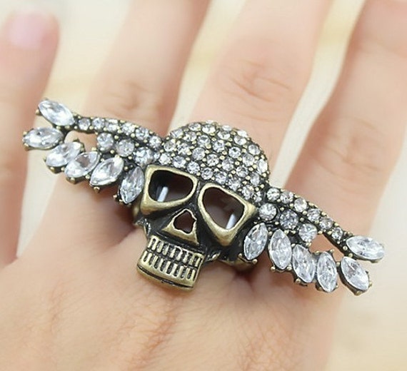 Totenkopf Mit Flügeln Strasssteine Gummiring von newyorkcrafts