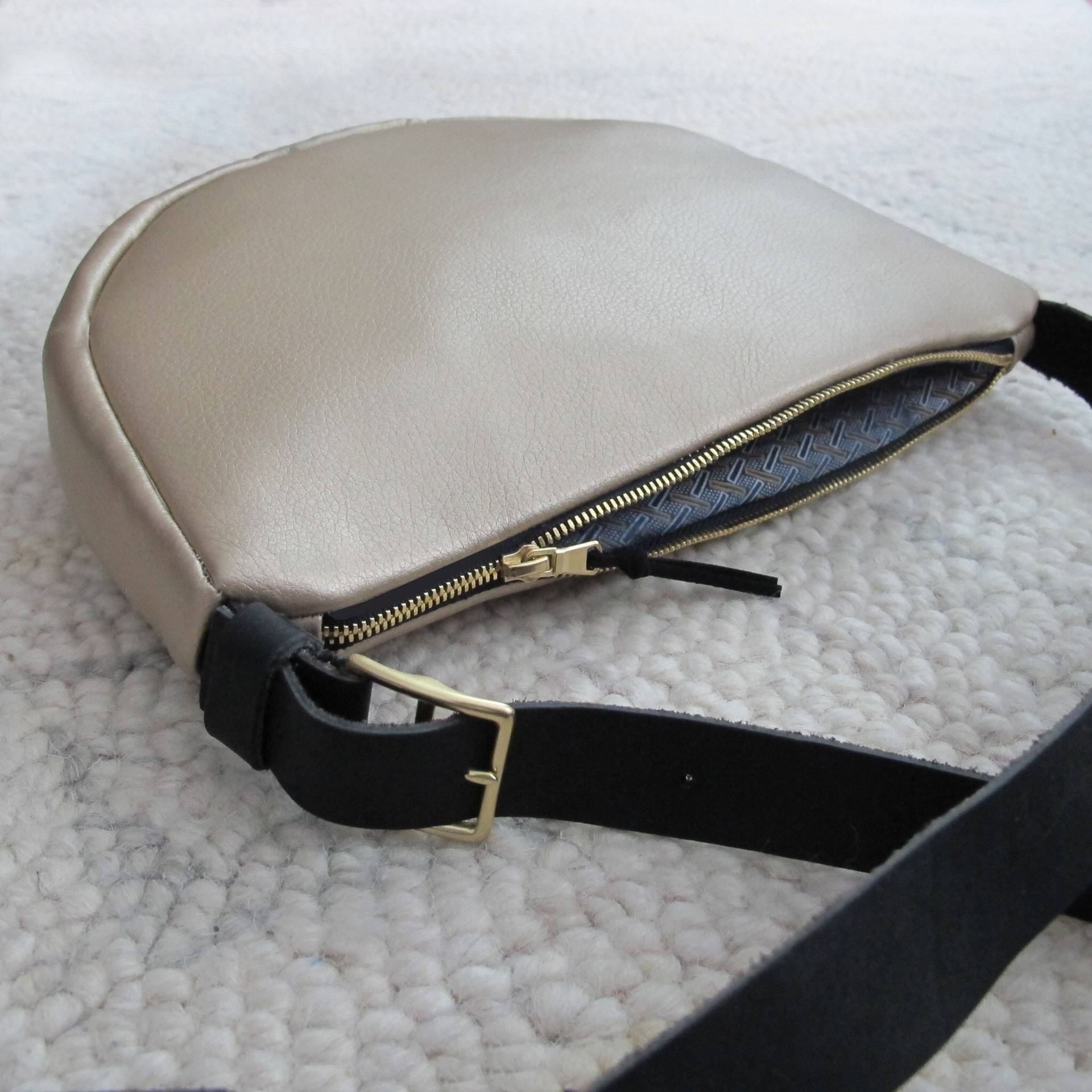 Halbmond Umhängetasche von newyorkrentparty