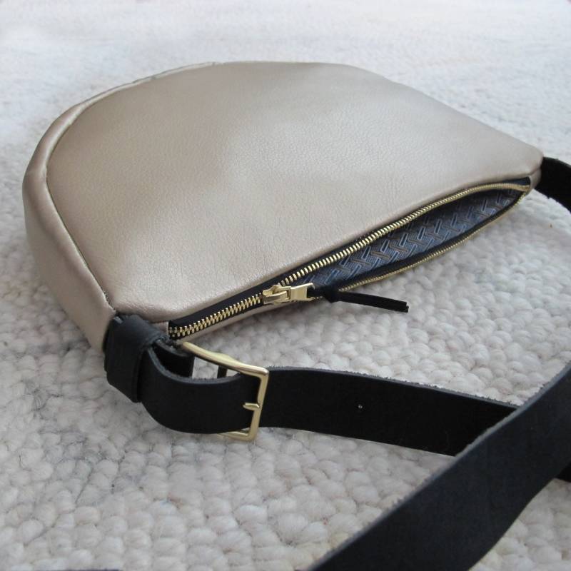 Halbmond Umhängetasche Halbmond Umhängetasche von newyorkrentparty