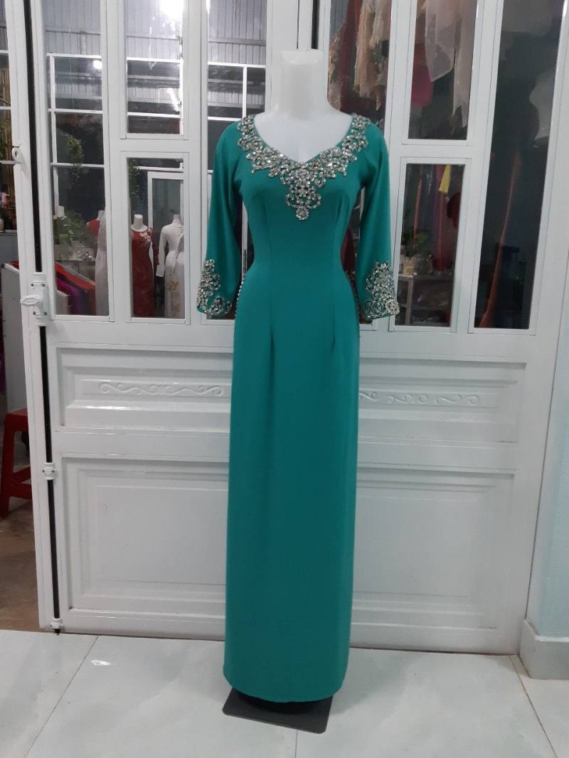 Ao Dai Dinh, Traditionelles Langes Trachtenkleid, Seide Ao Mit Satinhose von nguyenquangfabric
