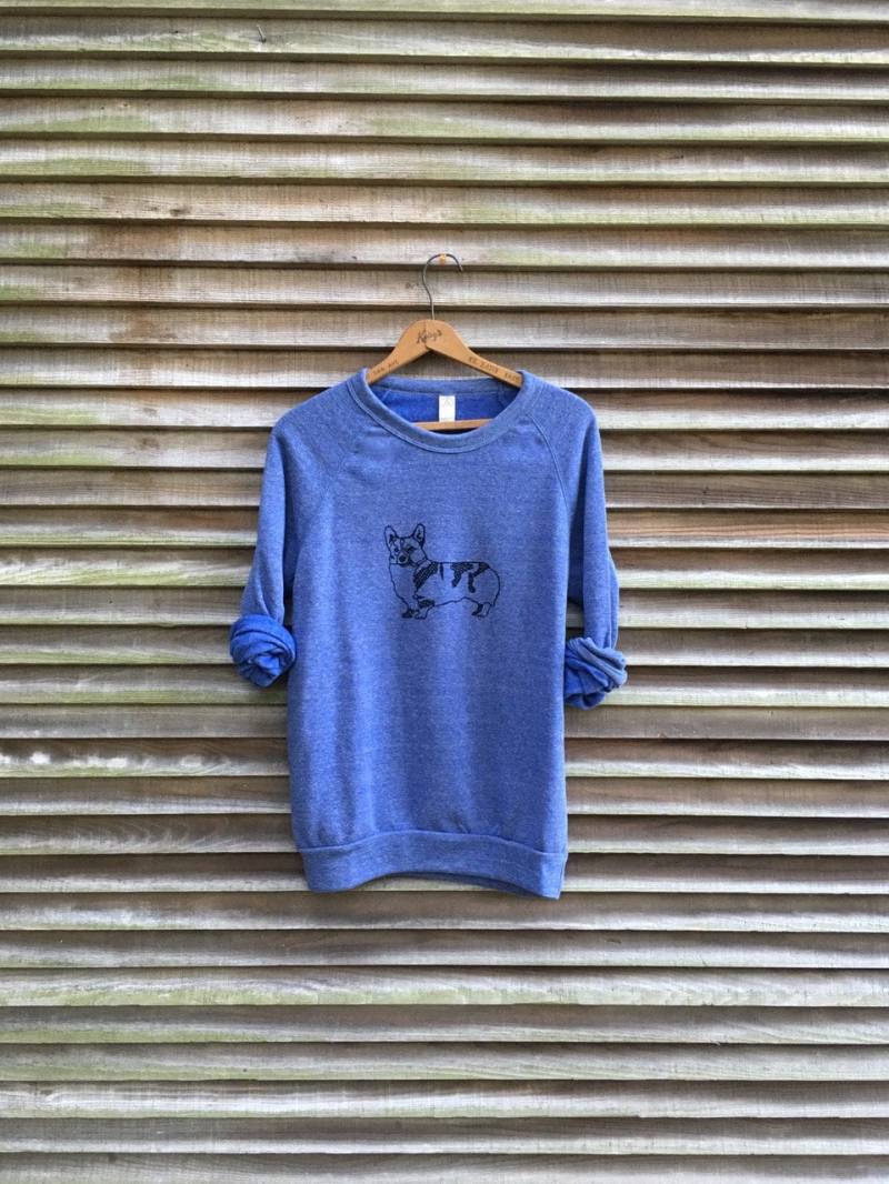 Handbedrucktes Corgis-Sweatshirt Weiches Blaues Hundeliebhabergeschenk von nicandthenewfie