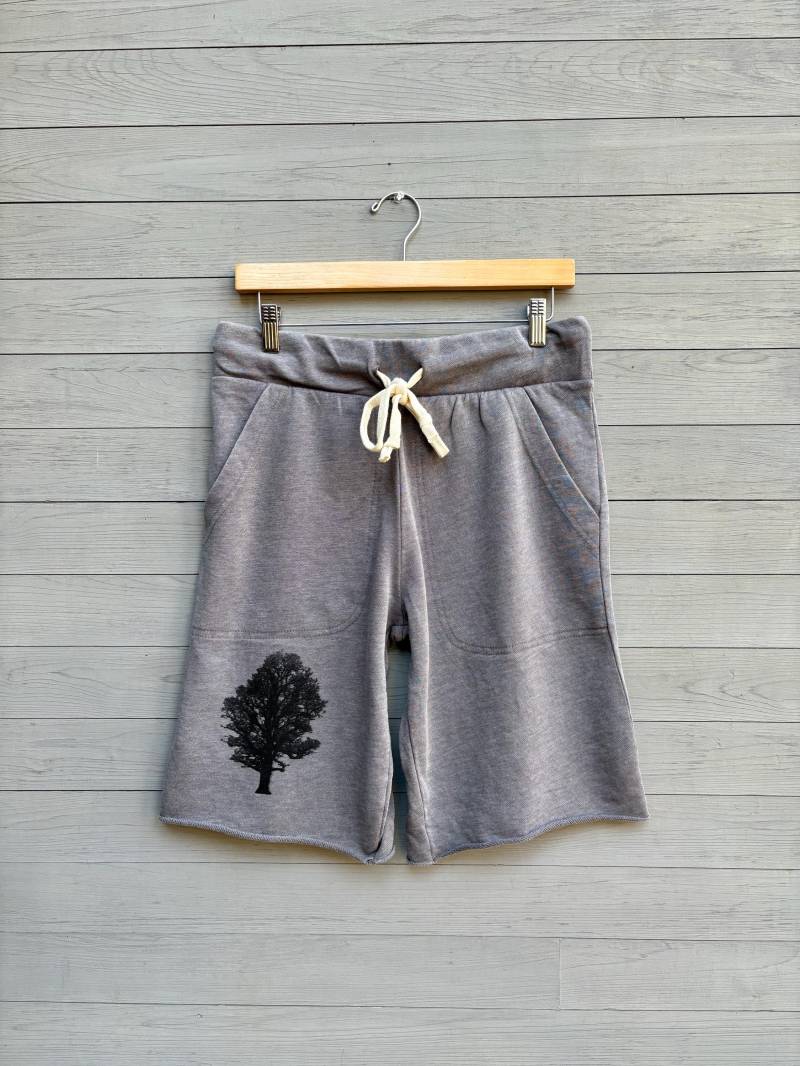Oak Tree Print Herren Sportshorts Graue French Terry Cutoffs von nicandthenewfie
