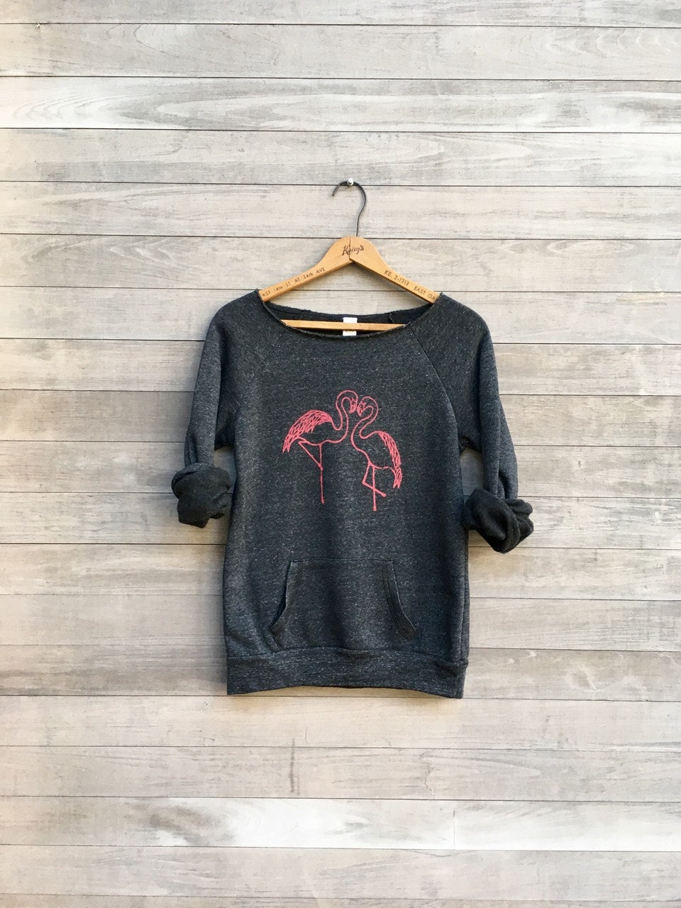 Raspberry Flamingo Sweatshirt Bio-Baumwollmischung, Rohkante Am Ausschnitt | Größe S von nicandthenewfie