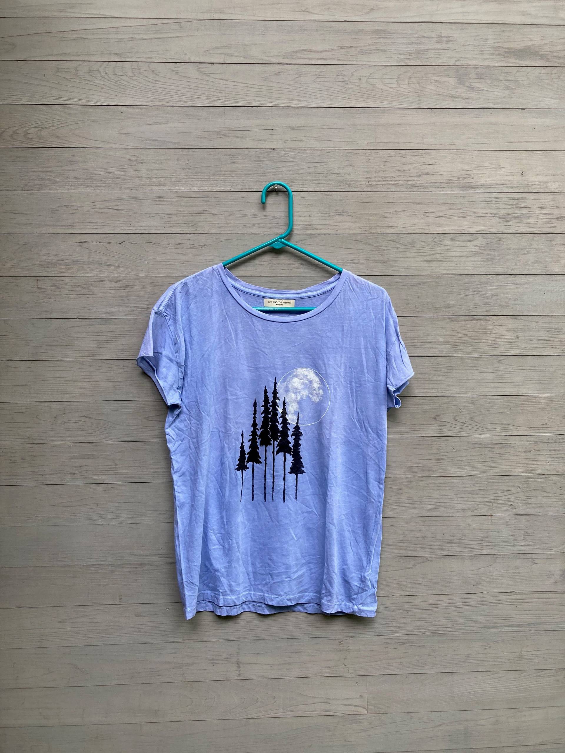 Final Sale Handgefärbte Tees - Schneemond + Bären, Grössen S, M, L von nicandthenewfie