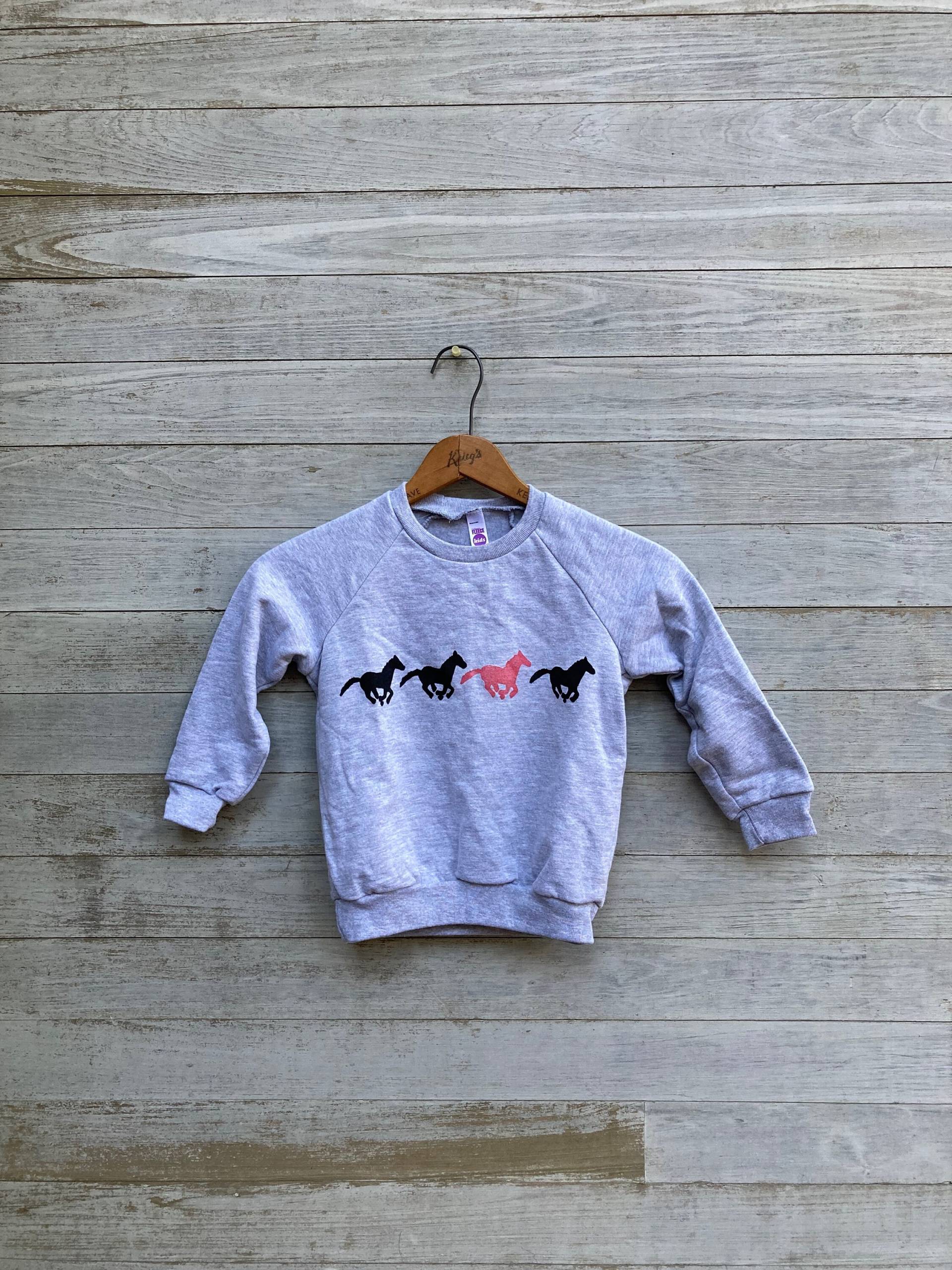 Pferde Hoodie Graues Sweatshirt Mit Rennenden Pferden | Größe 4T & 8 von nicandthenewfie