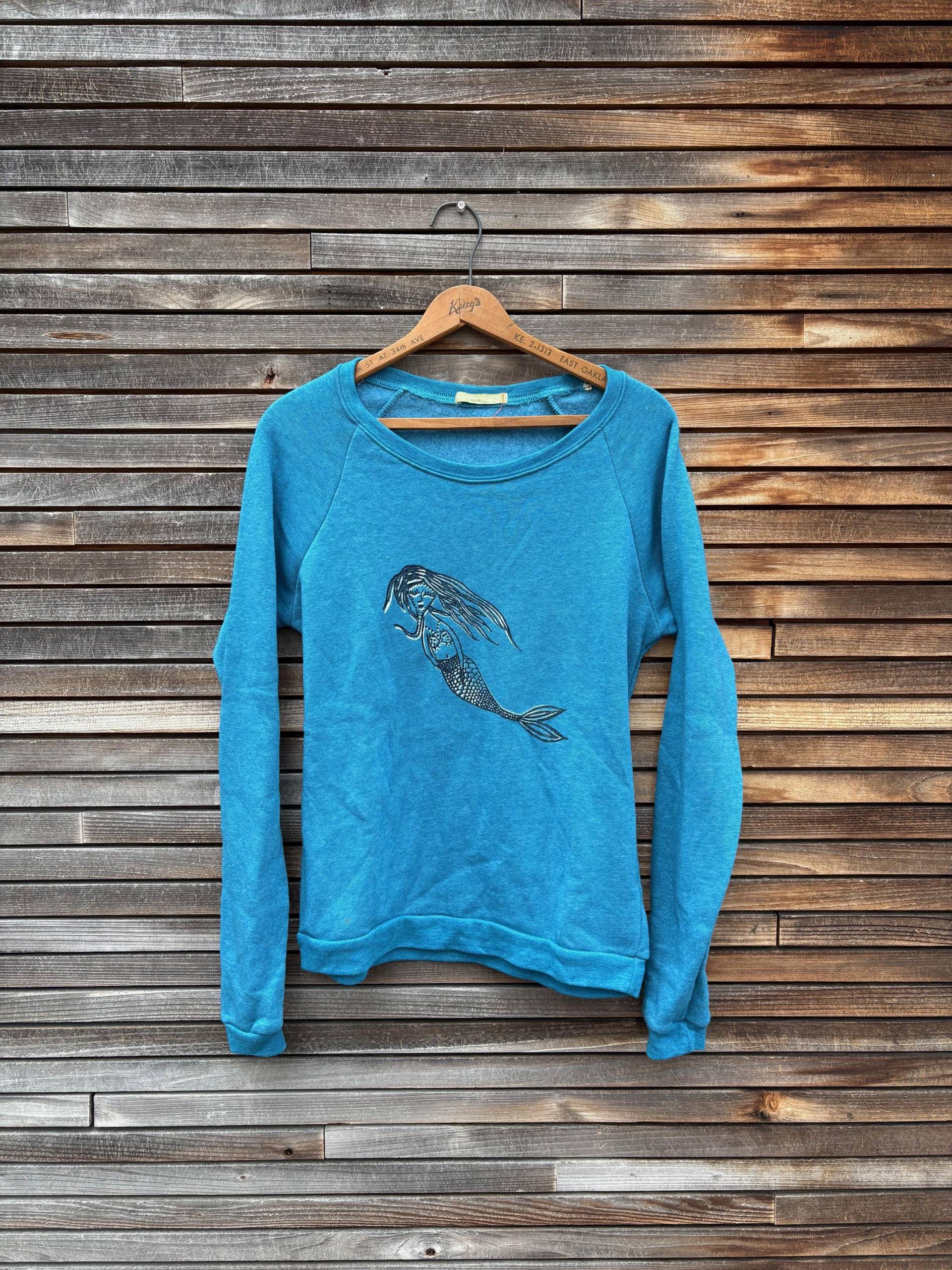 Sea Maiden Sweatshirt Handbedrucktes Blaues Top | Größe S von nicandthenewfie
