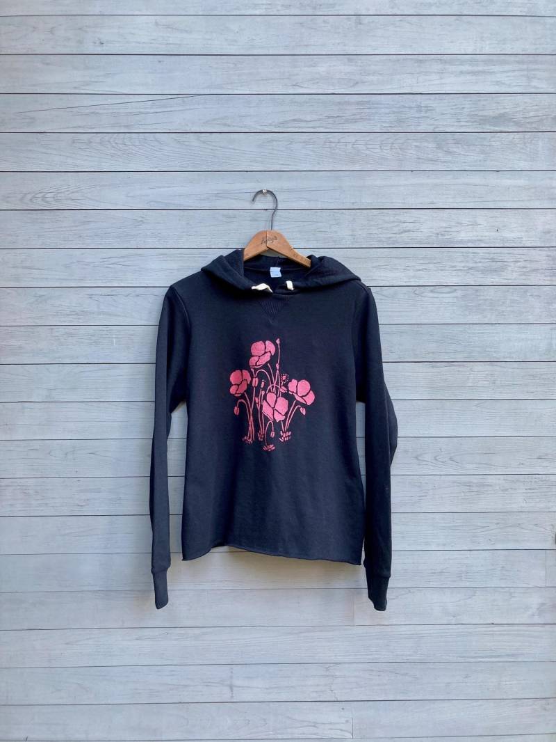 Frühlingsmohnblumen Sweatshirt, Schwarzer Hoodie, Geschenk Für Einen Gärtner Und Mutter von nicandthenewfie