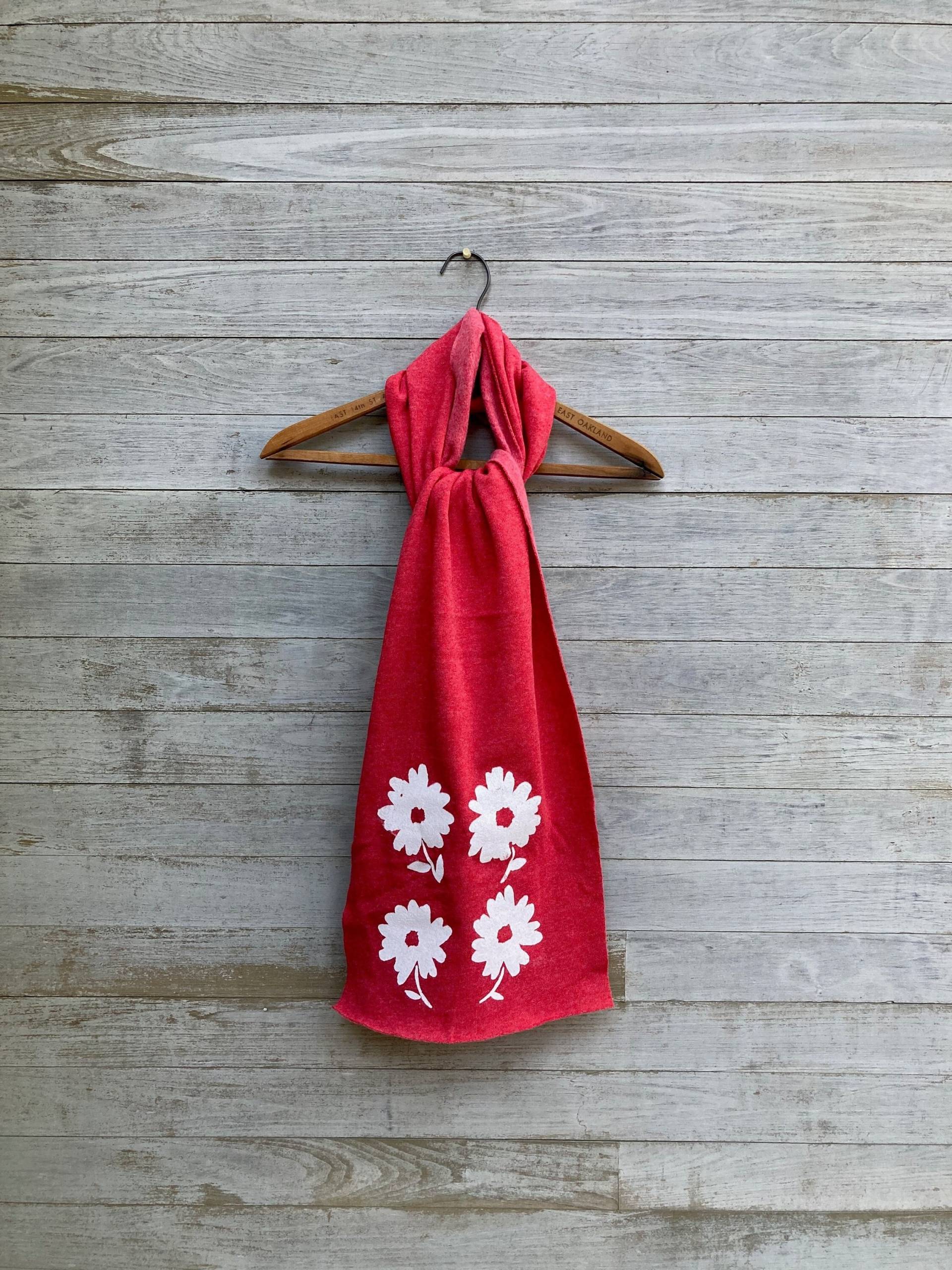 Gänseblümchen Schal, Handbedruckter Weihnachtsgeschenk, Roter Fleece von nicandthenewfie