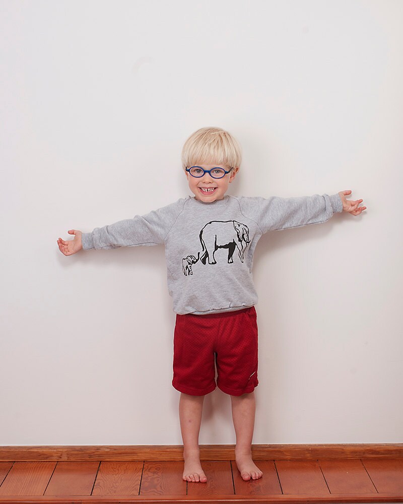 Me & Mama Elefant Sweatshirt, Kinder Geschenk, Kleiner Bruder Kleine Schwester 2-12 von nicandthenewfie