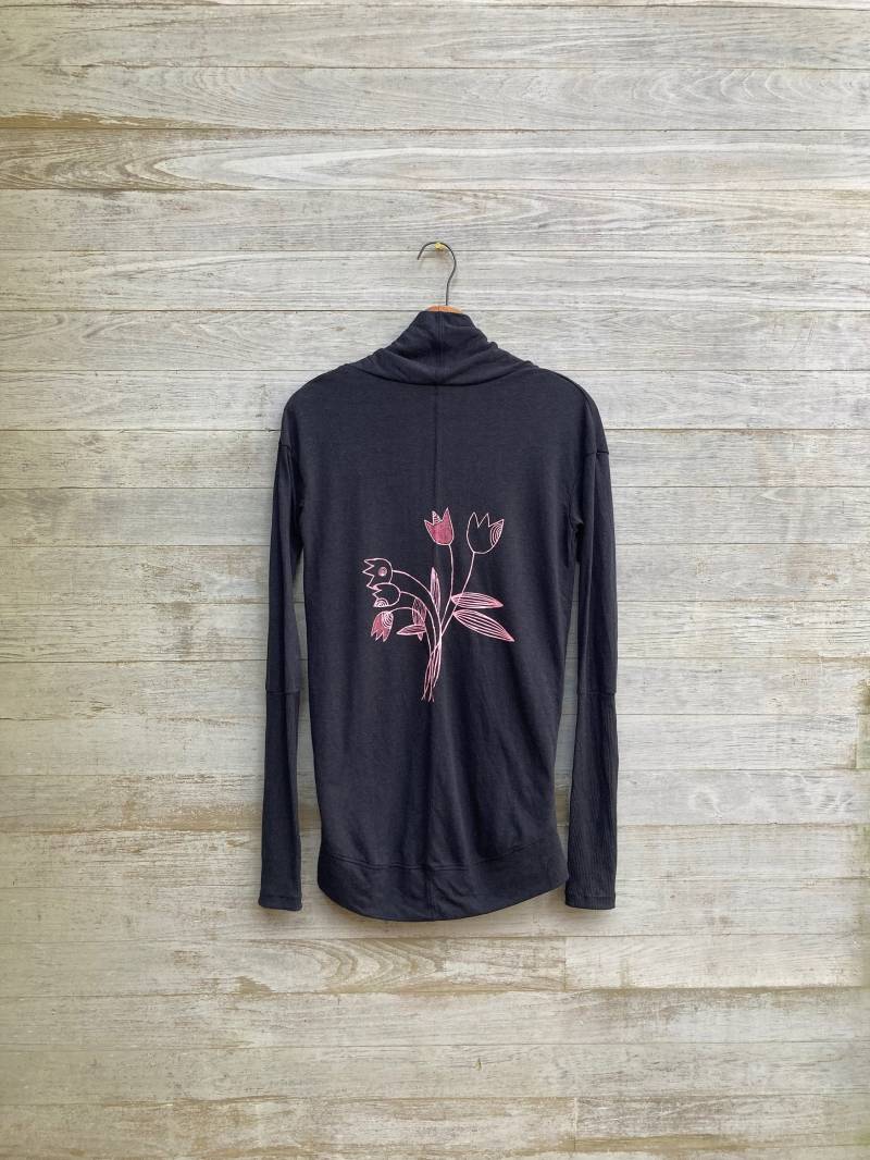 Tulip Print Schwarz Wrap, Yoga Top, Daumenlöcher von nicandthenewfie