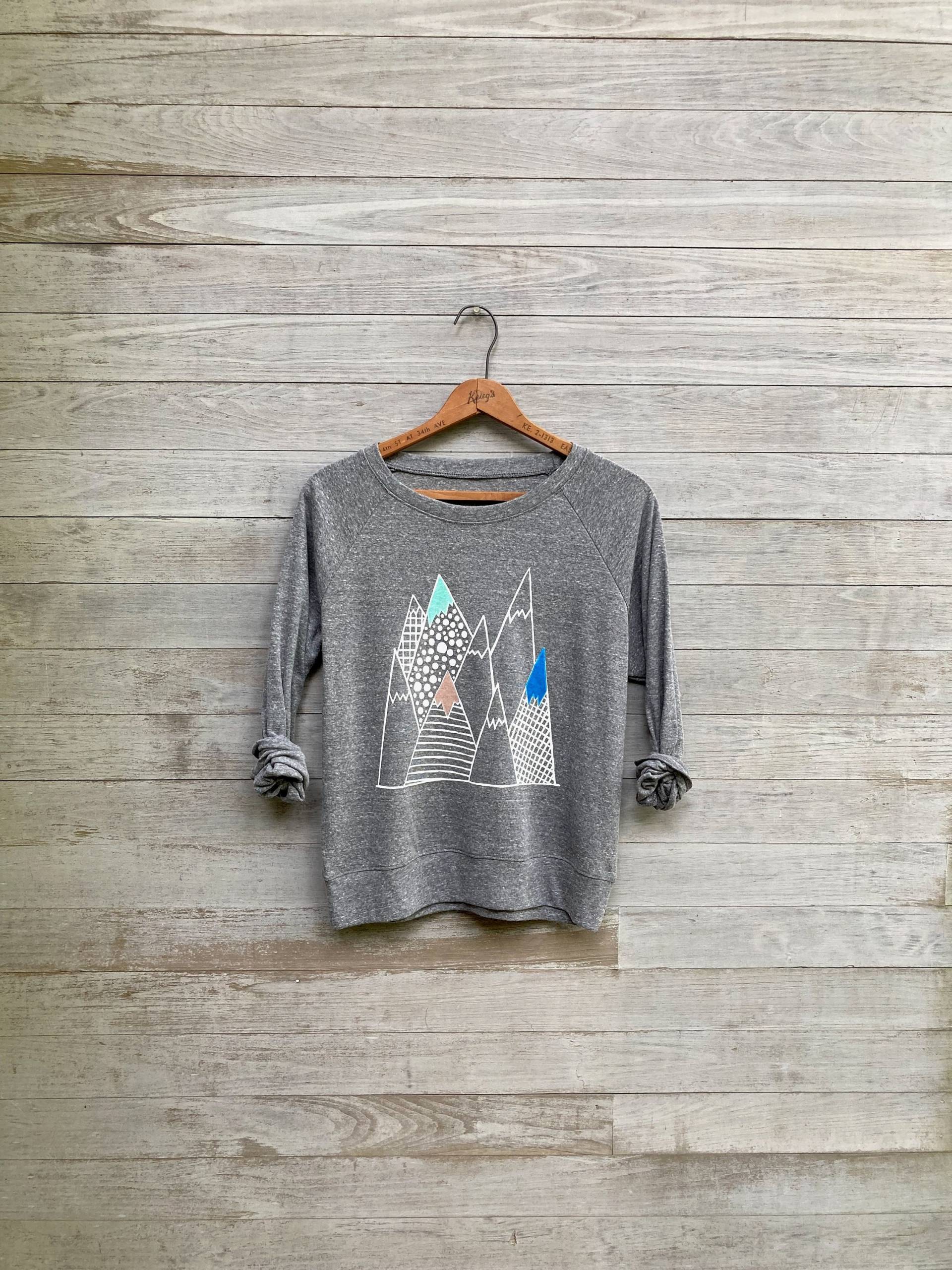 Wild & Free Berg Pullover, Wandershirt, Camping Yoga Top von nicandthenewfie
