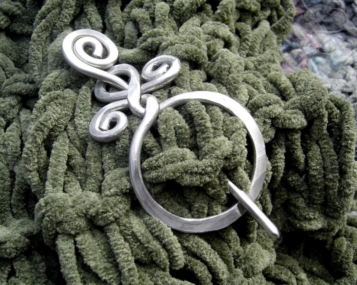 Aluminium Schalnadel, Swirl Circle Schalclip, Strickbrosche von nicholasandfelice