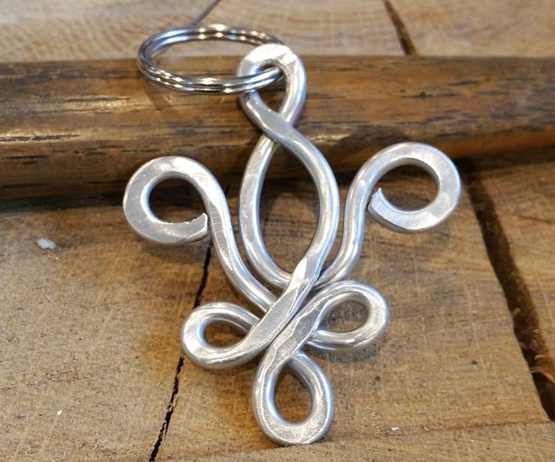Fleur De Lis Schlüsselanhänger, Aluminium Leichtdraht Weihnachtsgeschenk Accessoires, Unisex Schlüsselanhänger Fleur De Lis Schlüsselanhänger, Aluminium Leichtdraht Weihnachtsgeschenk Accessoires, Unisex Schlüsselanhänger von nicholasandfelice