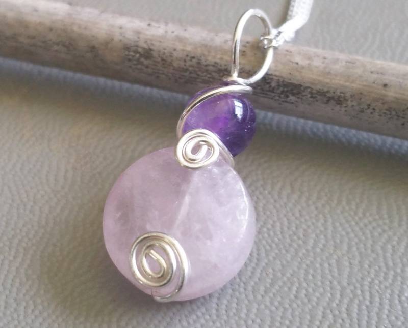 Kleiner Rosenquarz Anhänger Mit Amethyst, Halskette, Sterling Silber Stein Anhänger, Wire Wrapped Stone Halskette von nicholasandfelice