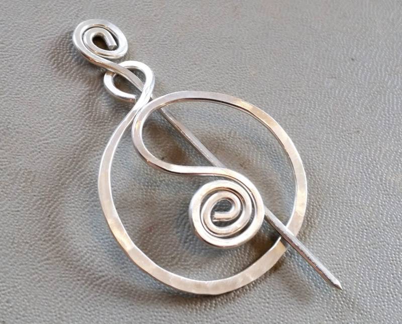 Spirale Im Kreis Sterling Silber Schalnadel, Metall Wickelbrosche, Strickgeschenk, Häkeln, Brosche, Stricken von nicholasandfelice
