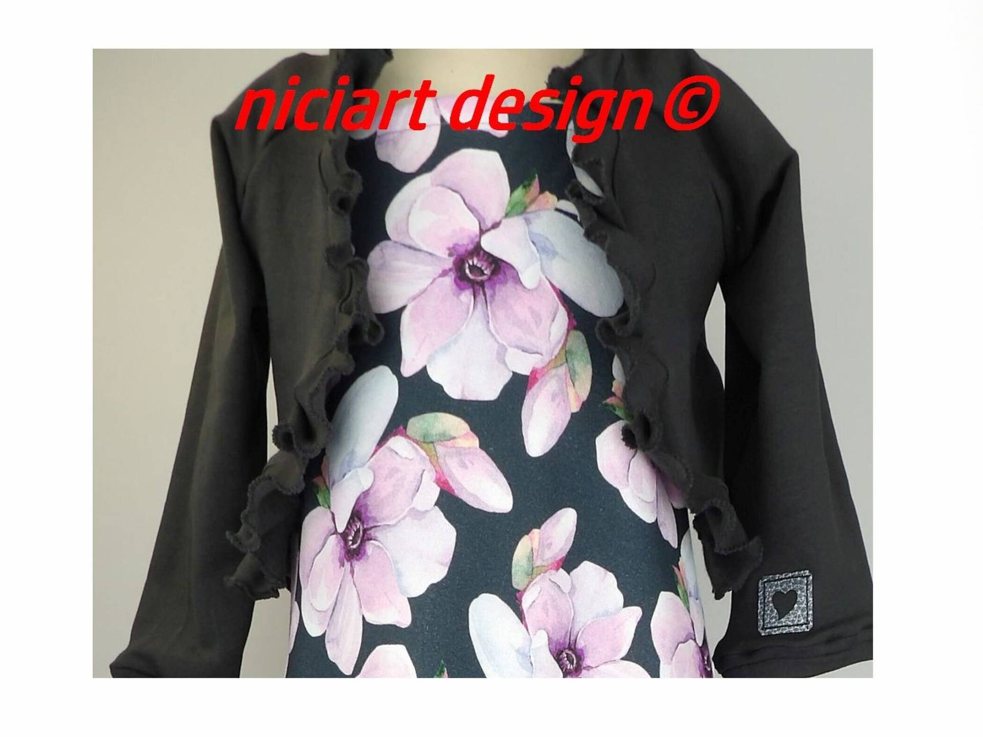 Bolerojacke Bolero Jäckchen Kinder Bw Sweat Dunkelgrau Uni Rüschensaum Kurze Jacke Für Kleider Niciart Design Bolerojacke Bolero Jäckchen Kinder Bw Sweat Dunkelgrau Uni Rüschensaum Kurze Jacke Für Kleider Niciart Design von niciartdesign