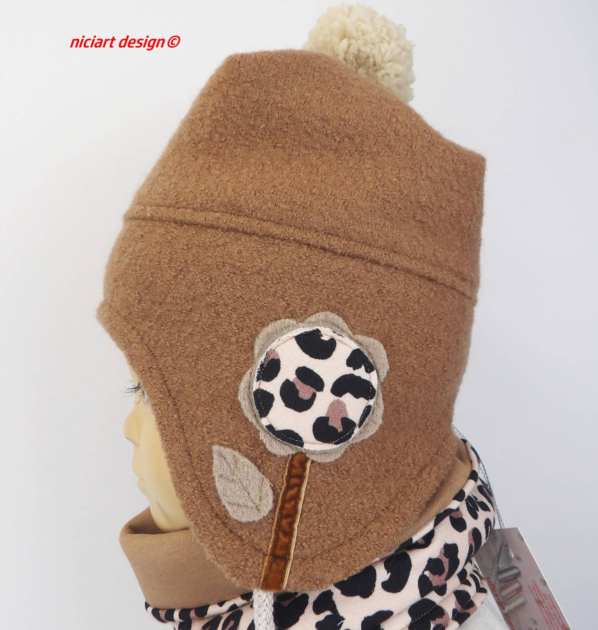 Bommelmütze Walkmütze Wollmütze Schurwolle Ohrenmütze Mit Bommel Camel Leo Blume Wahlw Loop O. Wickelschal Niciart Design von niciartdesign