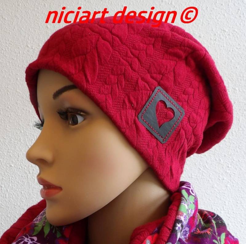 Damenmütze Beanie Jacquardstrick Zopfmuster Ganzjährig Tragbar Chilli Rot Wahlw. Schal Niciart Design von niciartdesign