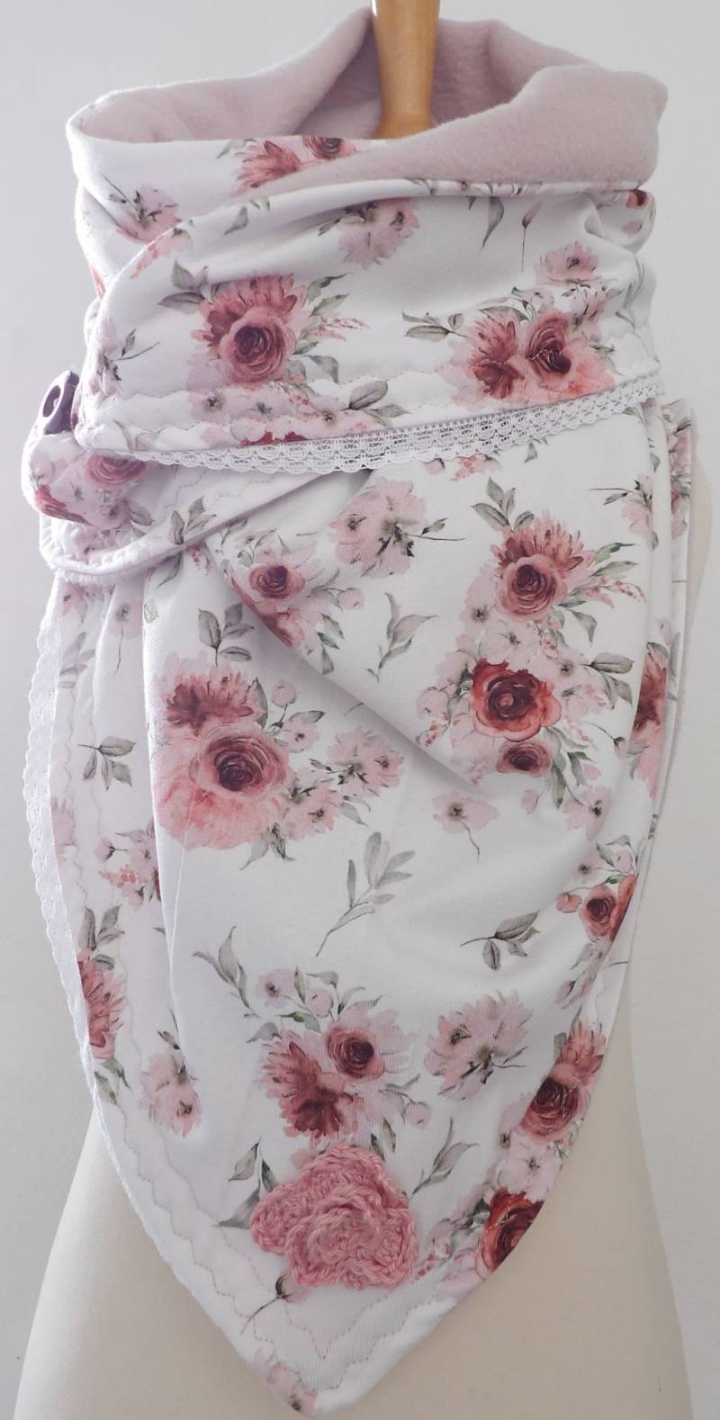 Damenschal Winter Dreiecksschal Wickelschal Bw Jersey & Fleece Natur Weiss Altrosa Pastellig Rosen Spitze Verschluss Niciart Design von niciartdesign