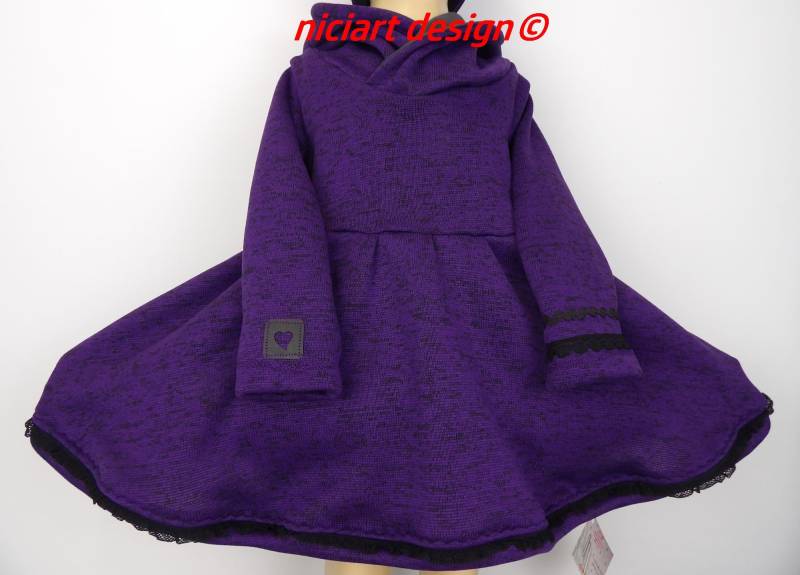 Drehkleid Mädchenkleid Kuschelkleid Kapuzen Kleid Kapuzendrehkleid Langarmkleid Lila Schwarz Meliert Strickfleece By Niciartdesign von niciartdesign