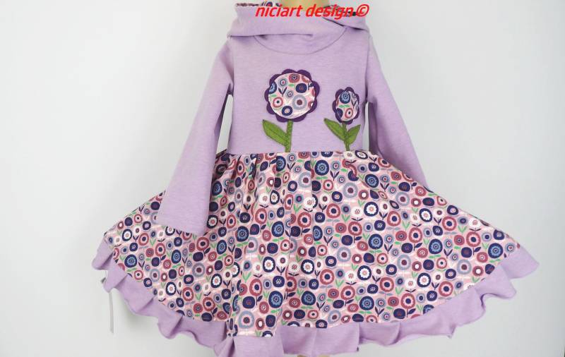 Drehkleid Mädchenkleid Sweatshirtkleid Kapuzen Kleid Kapuzendrehkleid Langarmkleid Little Flowers Flieder By Niciartdesign von niciartdesign