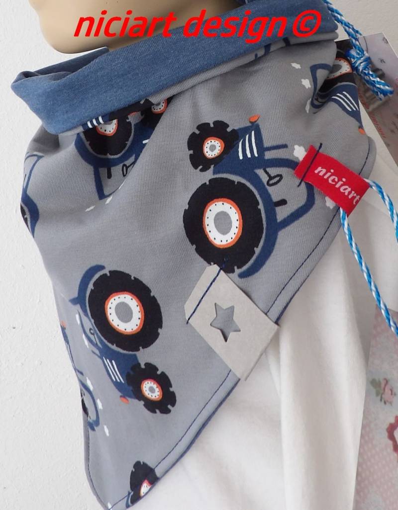 Niciart Designer Kinder Dreieckstuch Zum Knoten Halstuch Doppellagig Bw Jersey Wendbar Grau Jeansblau Traktor Trecker von niciartdesign